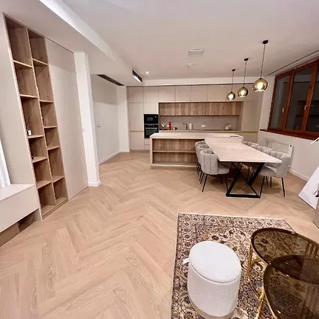 Appartement Stylish 3 Bedroom In The Hearth Of Center With History