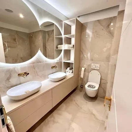 Stylish 3 Bedroom In The Hearth Of Center With History