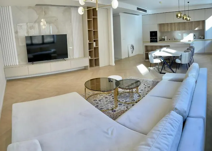 Apartman Stylish 3 Bedroom In The Hearth Of Center With History