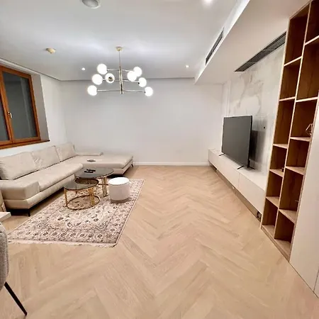 Stylish 3 Bedroom In The Hearth Of Center With History *