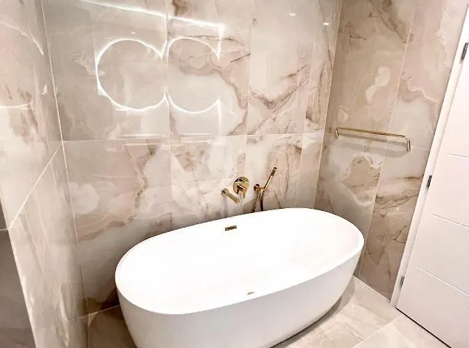 Stylish 3 Bedroom In The Hearth Of Center With History *