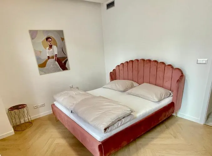 Stylish 3 Bedroom In The Hearth Of Center With History *